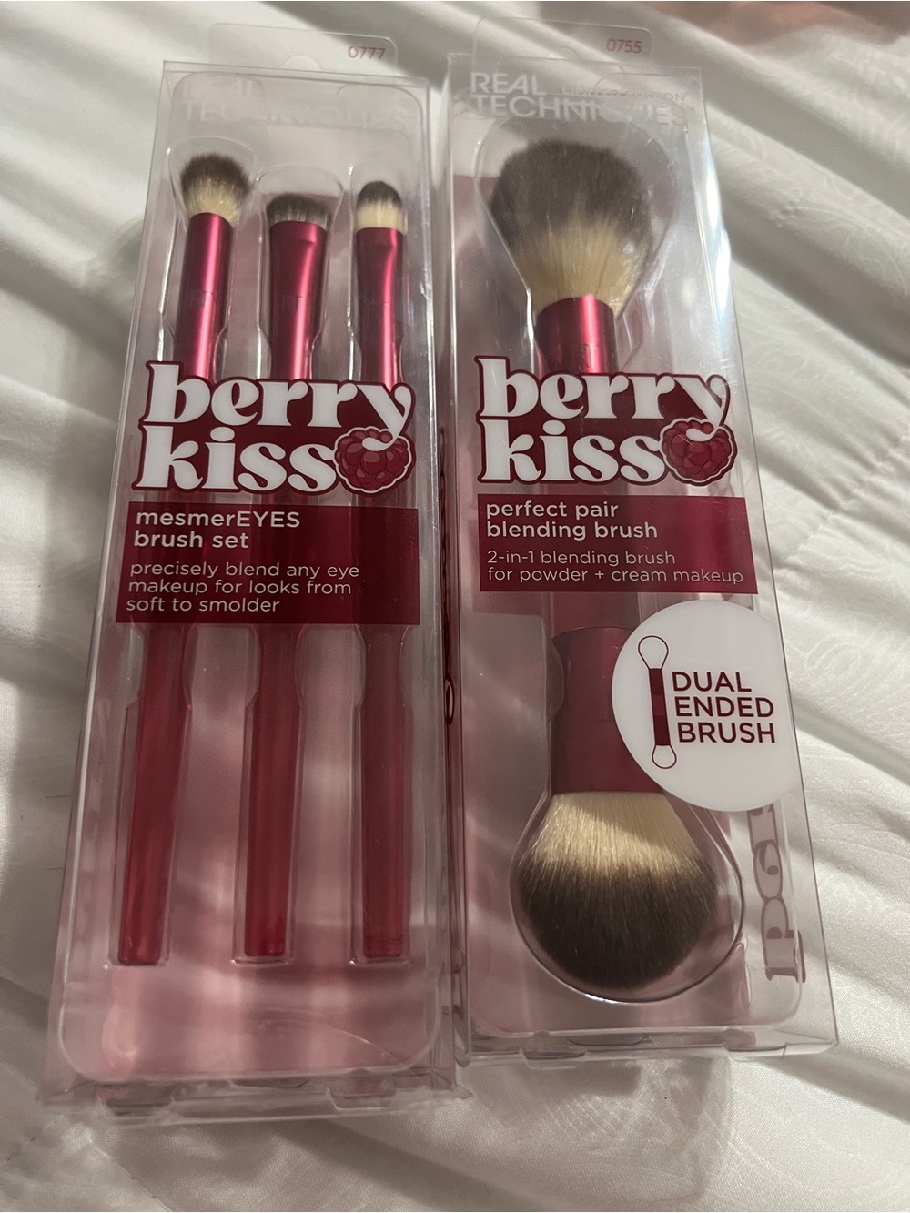 Real Techniques Berry Kiss Brush Duo — Deep Berry Pink Packaging